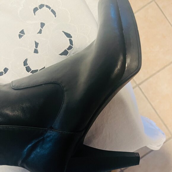 Knee High Women's Leather Boots - Picture 7 of 7